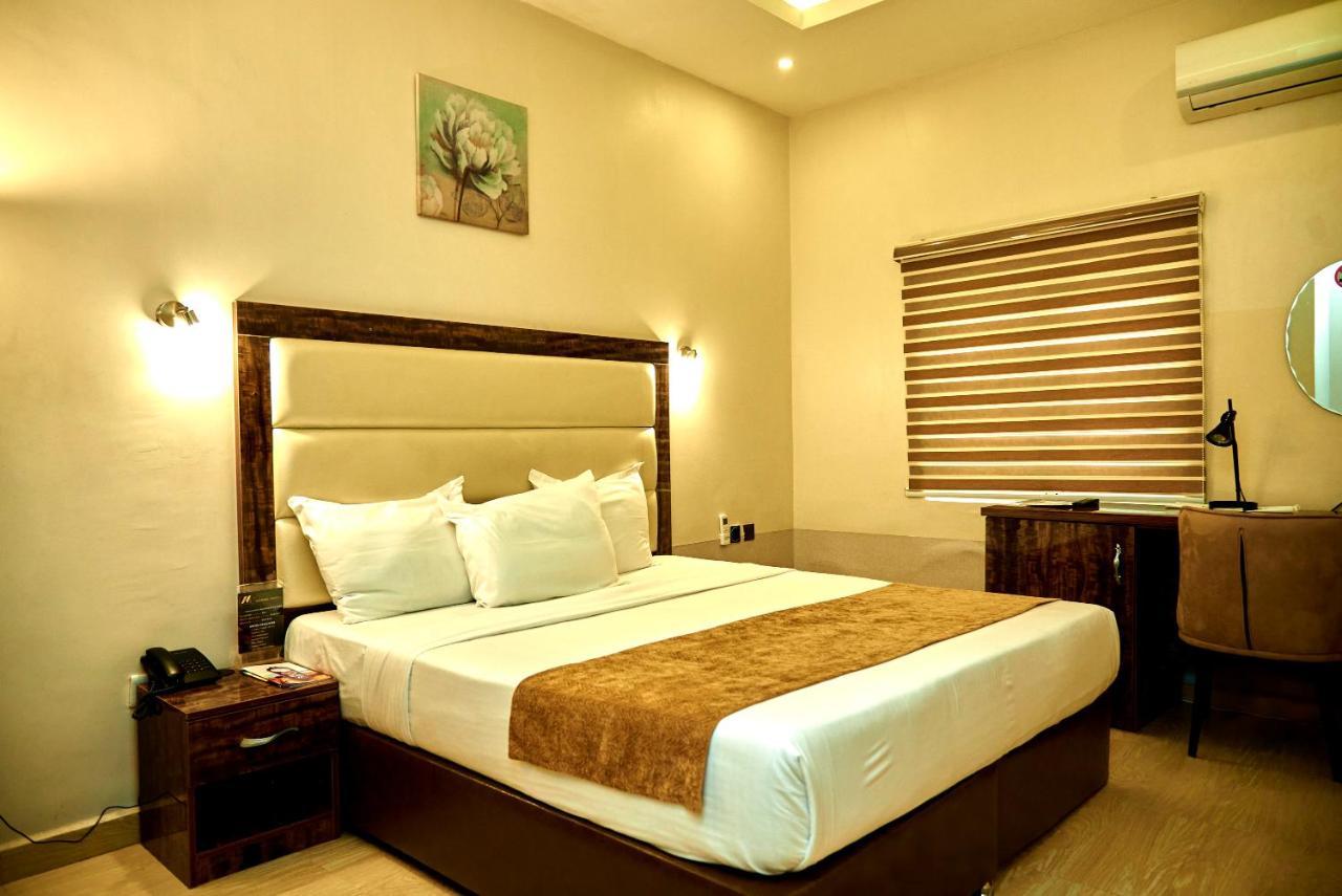 Mayfair Hotel Maitama อาบูจา ภายนอก รูปภาพ