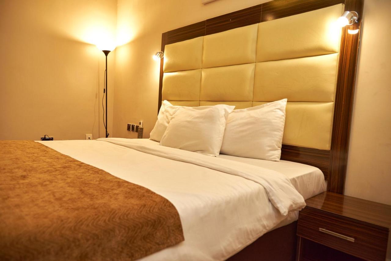 Mayfair Hotel Maitama อาบูจา ภายนอก รูปภาพ