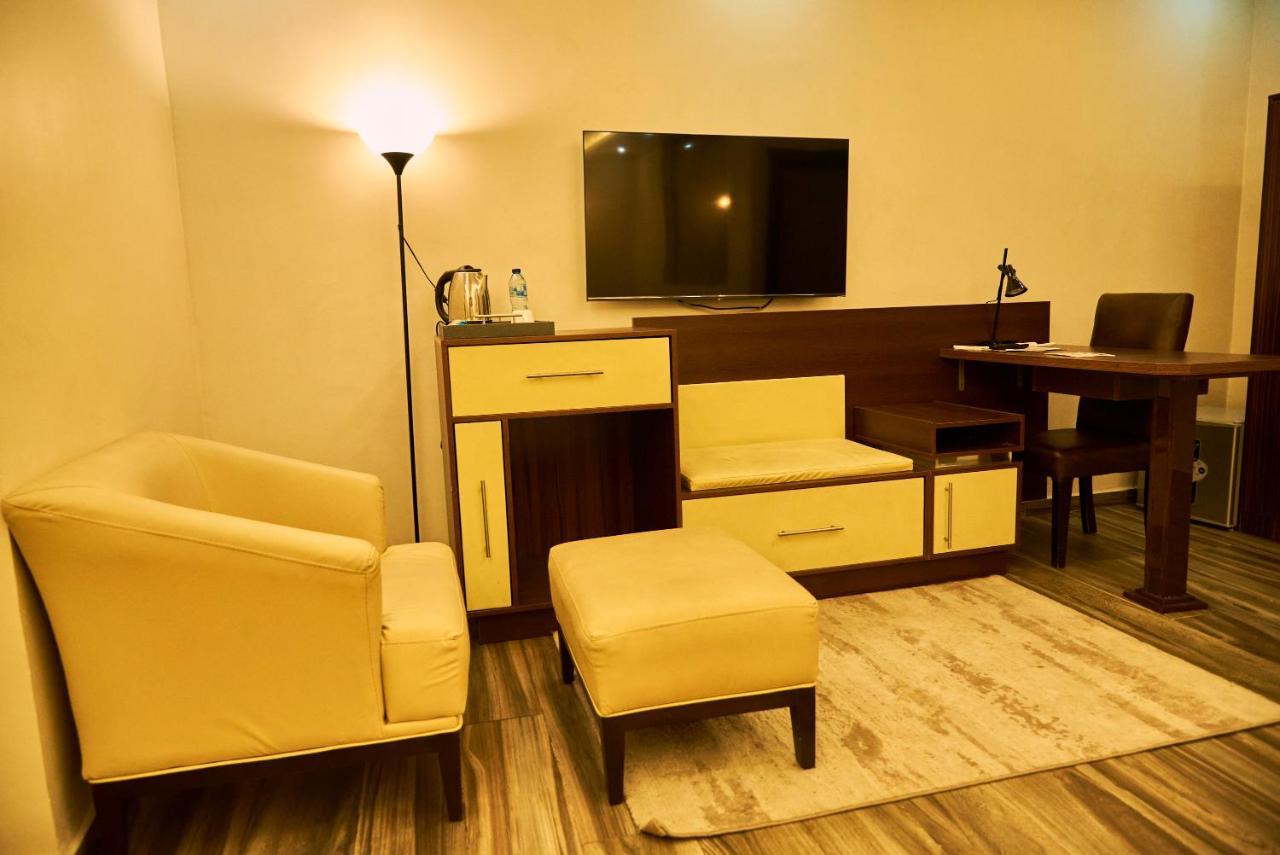 Mayfair Hotel Maitama อาบูจา ภายนอก รูปภาพ