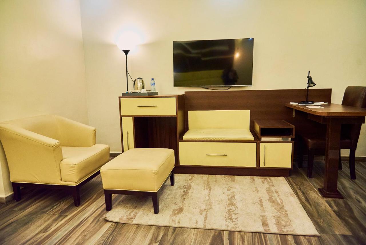 Mayfair Hotel Maitama อาบูจา ภายนอก รูปภาพ