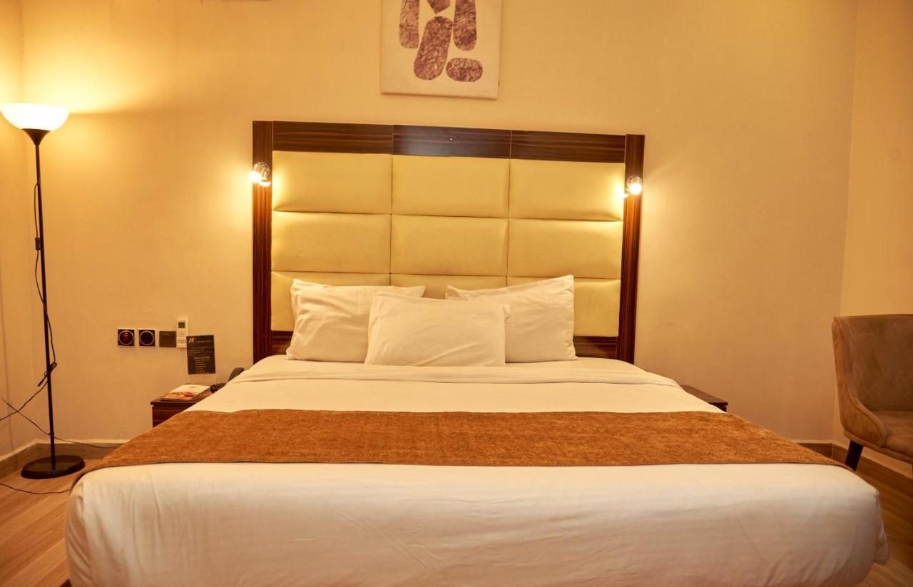 Mayfair Hotel Maitama อาบูจา ภายนอก รูปภาพ