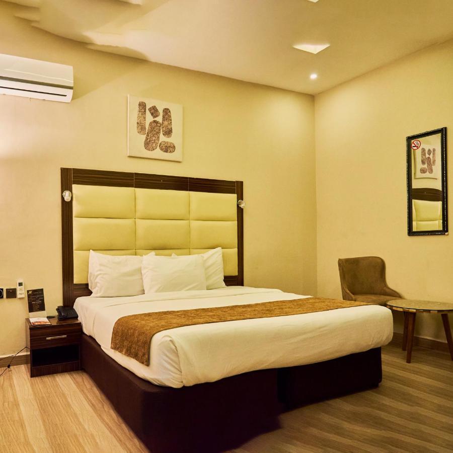 Mayfair Hotel Maitama อาบูจา ภายนอก รูปภาพ